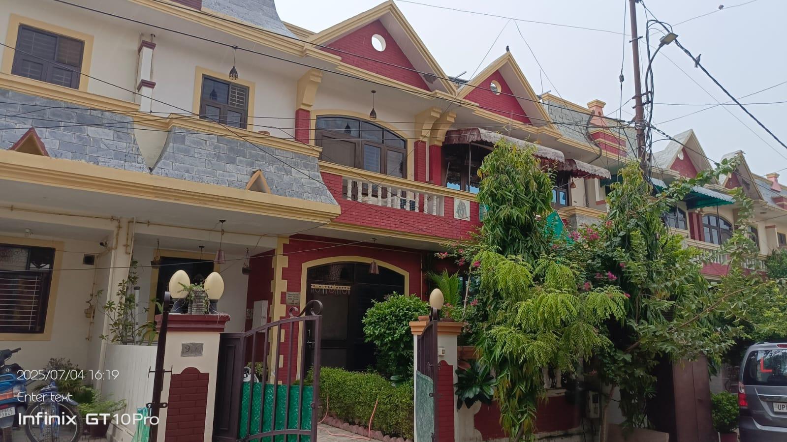 A Individual Villa For Sale In Agra