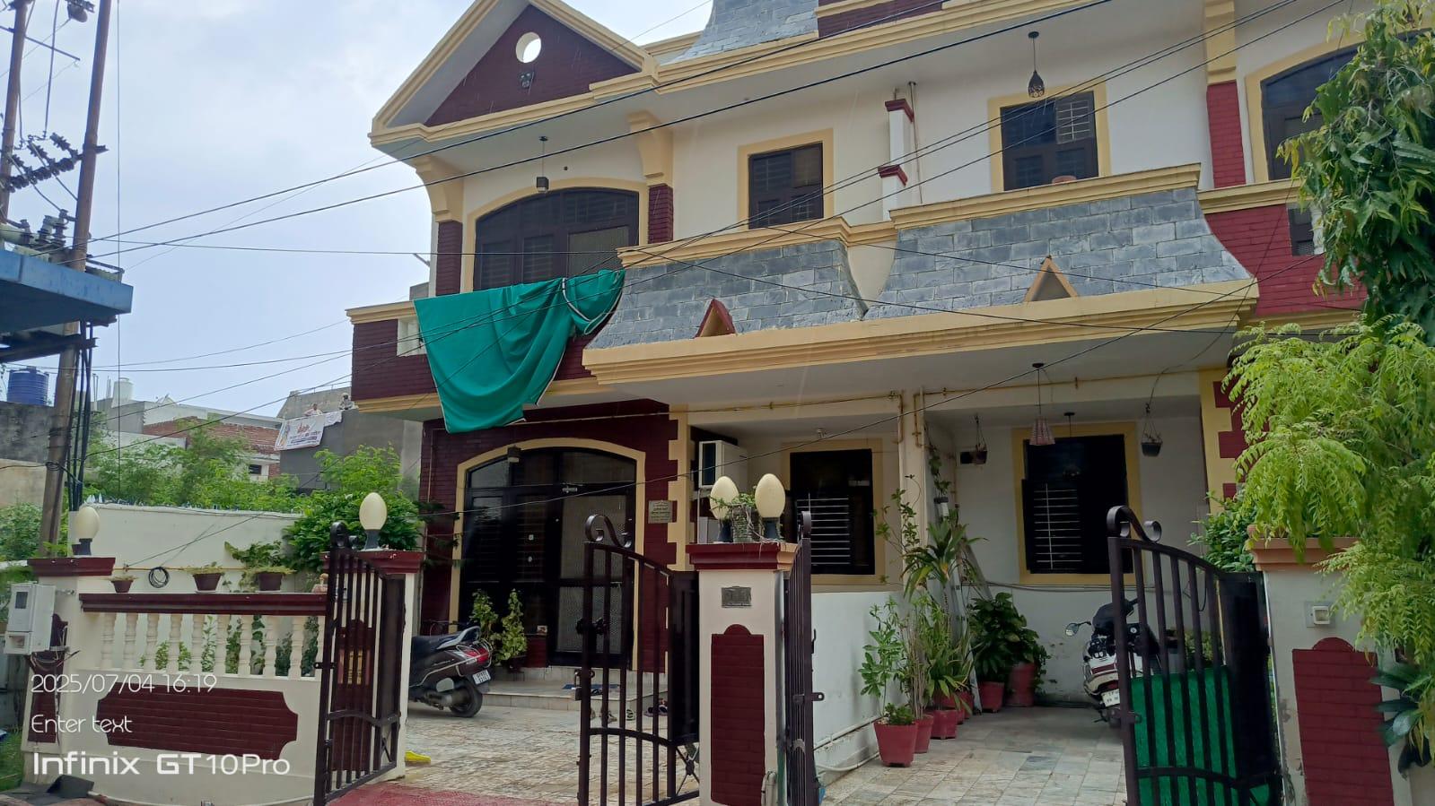 A Individual Villa For Sale In Agra